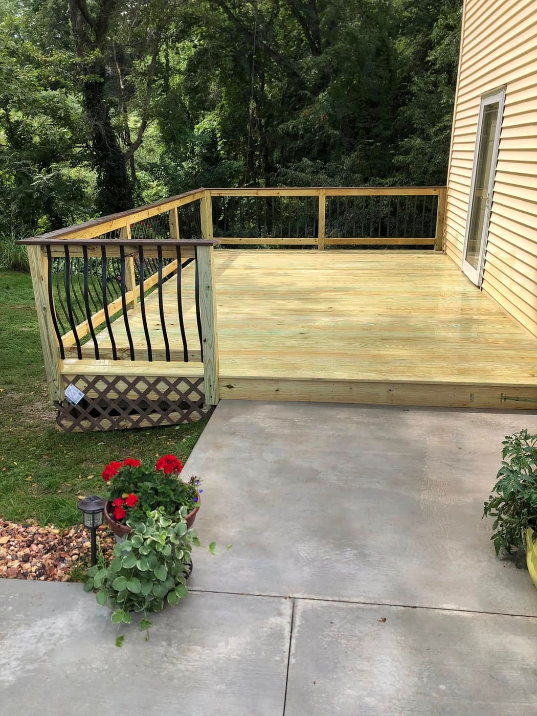 Deck with curved black balusters