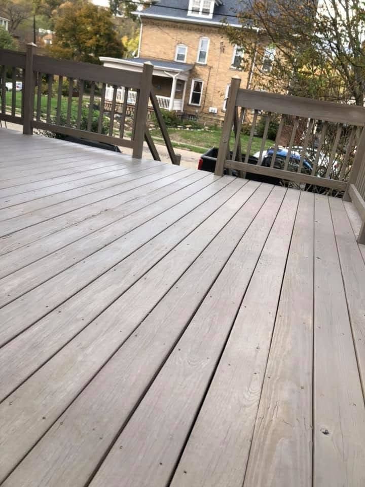 Deck finished in semi-transparent gray stain, view 8